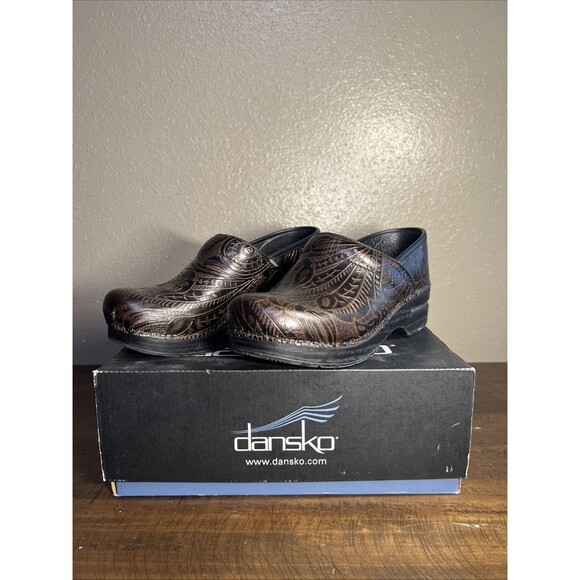 Dansko Tooled Paisley Clogs Womens 38/7.5-8 US Brown Embossed Leather Shoes - Picture 1 of 16